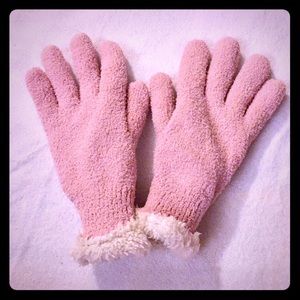 Soft pink and white Sherpa gloves unused NWT
